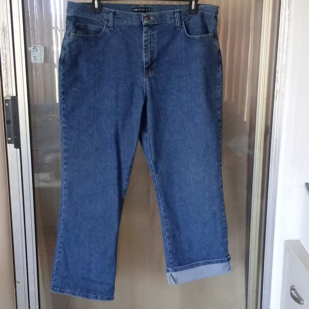 Lee women's jeans size 18 short 25 inseam with cuf